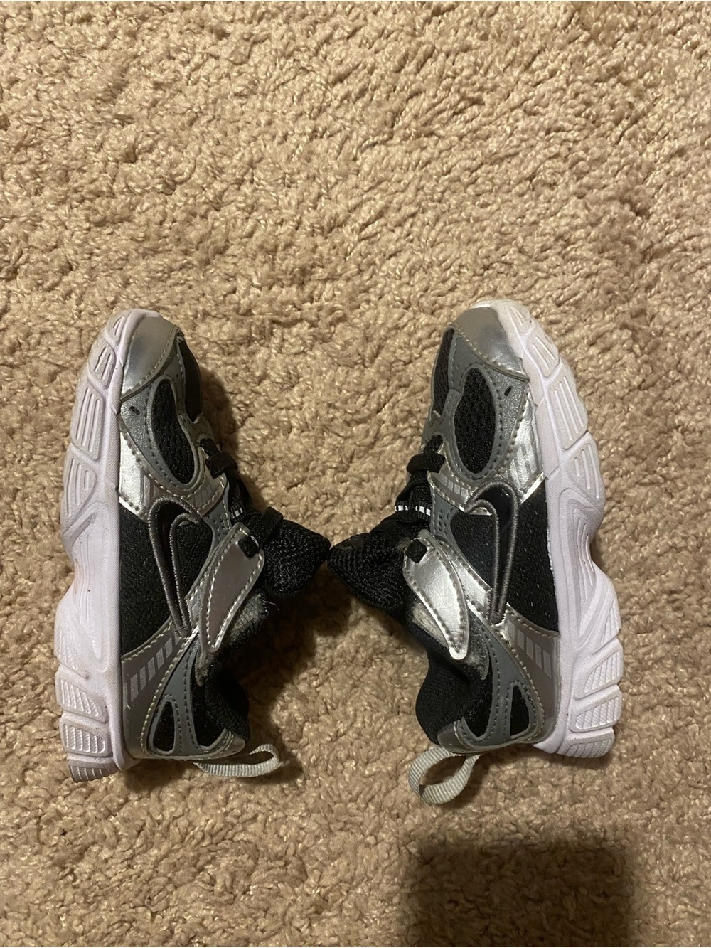 nike v5 rnr black/silver/white toddler 7c
